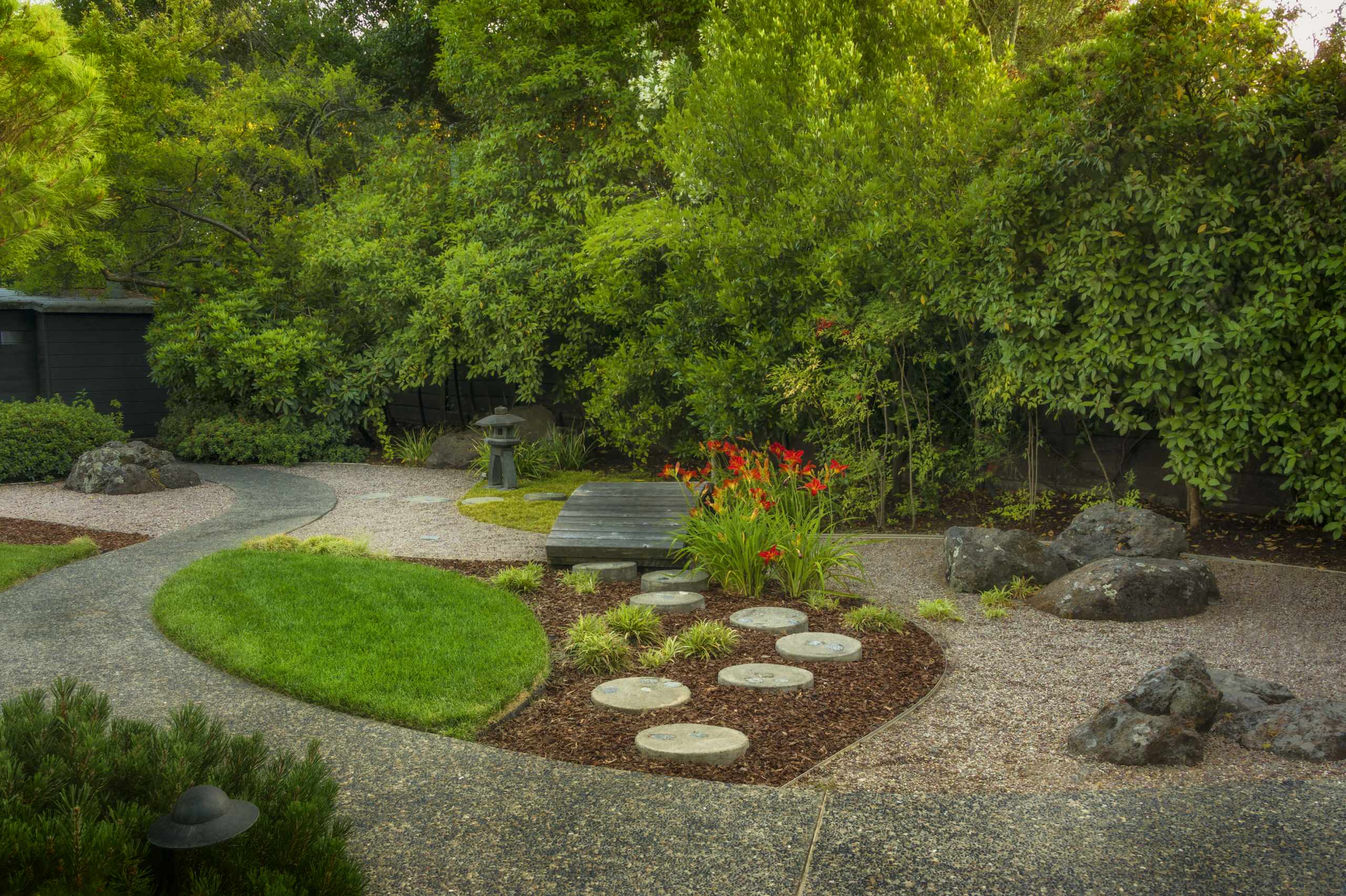 Photo of an asian backyard landscaping in San Francisco.