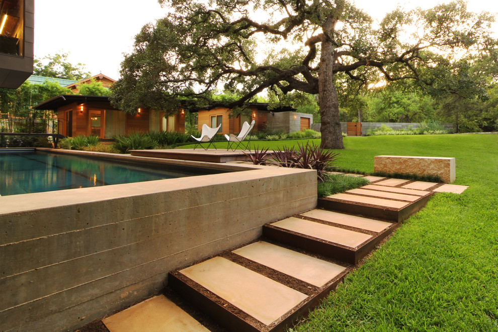 Design ideas for a mid-sized contemporary full sun backyard landscaping in Austin for summer.