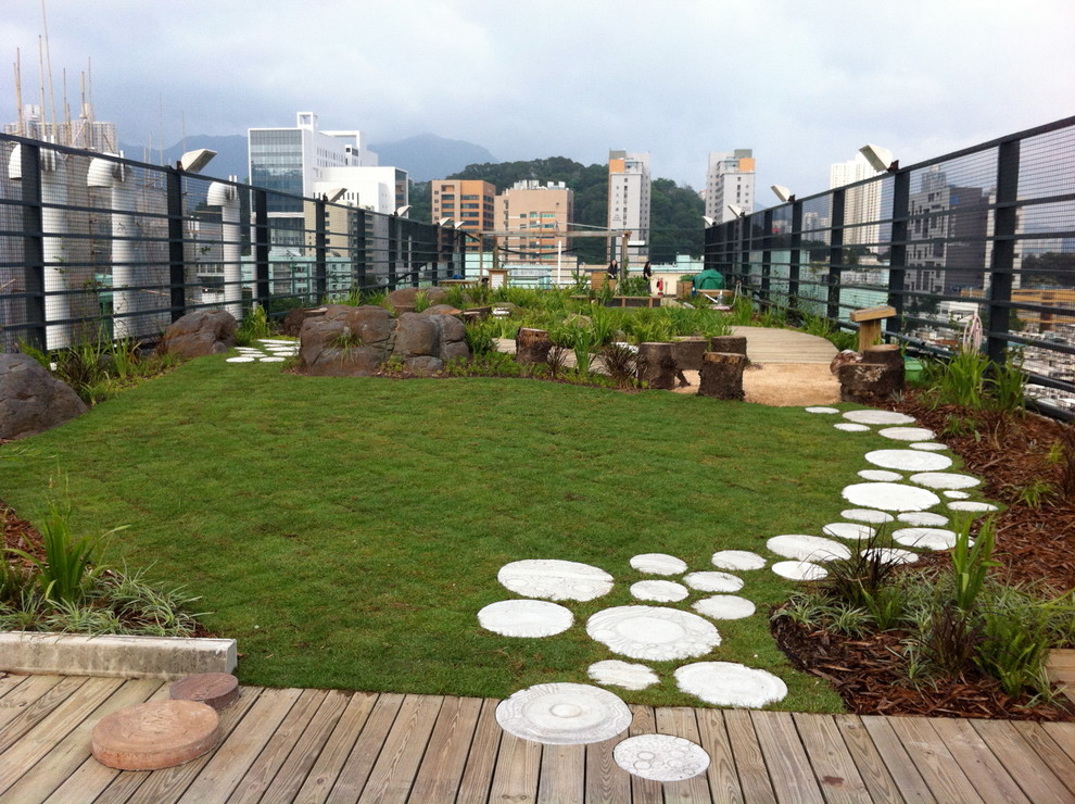 Design ideas for an eclectic rooftop landscaping in Hong Kong.