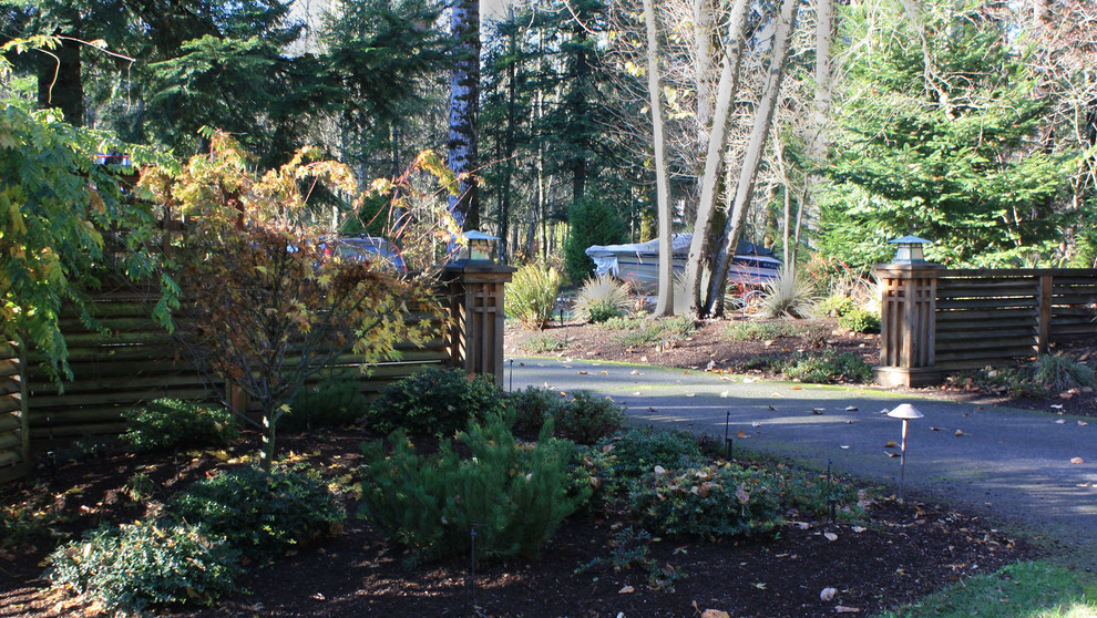 This is an example of a medium sized traditional front driveway full sun garden in Seattle with a garden path and gravel.