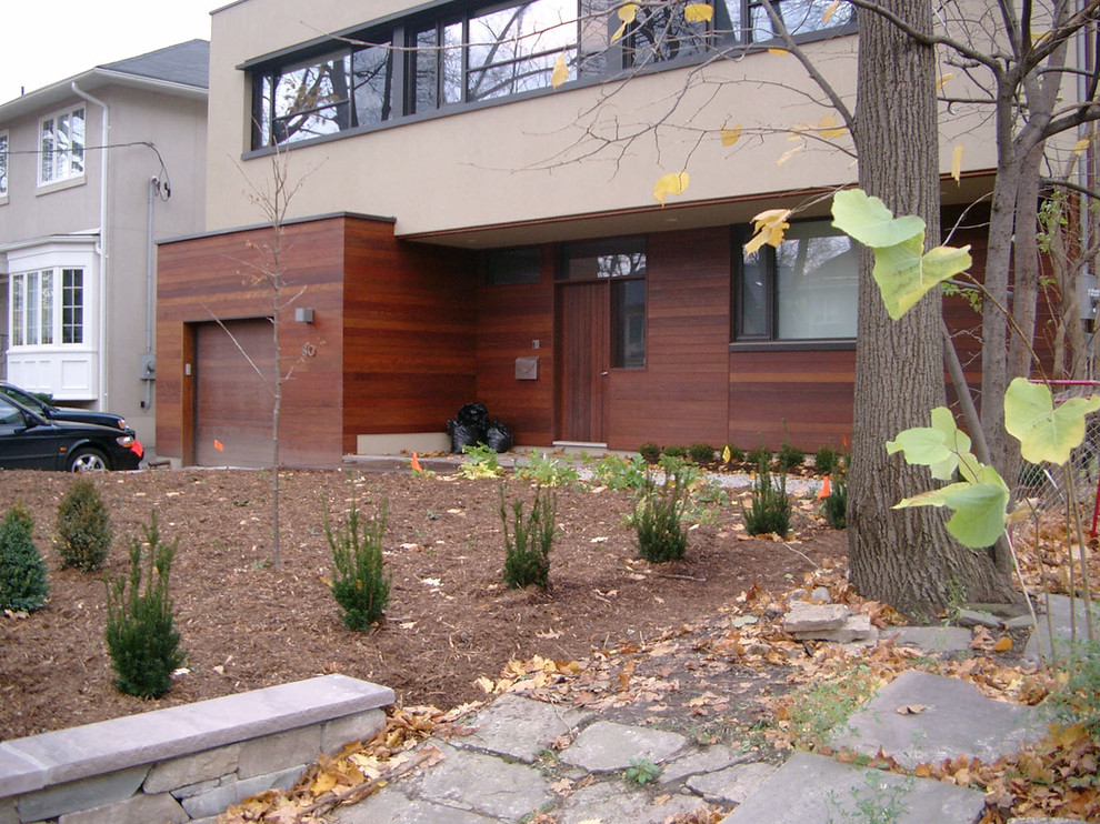 Design ideas for a contemporary landscaping in Toronto.