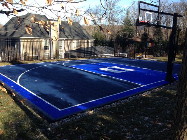 Backyard Basketball Court Minimalistisch Garten New York von
