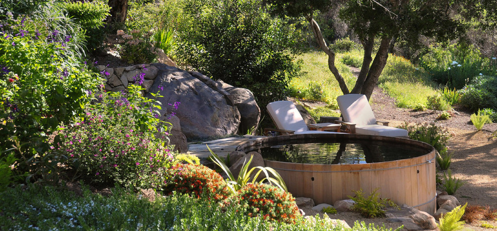 Backyard Designs With Wooden Hot Tubs, Hot Tub Landscape Ideas