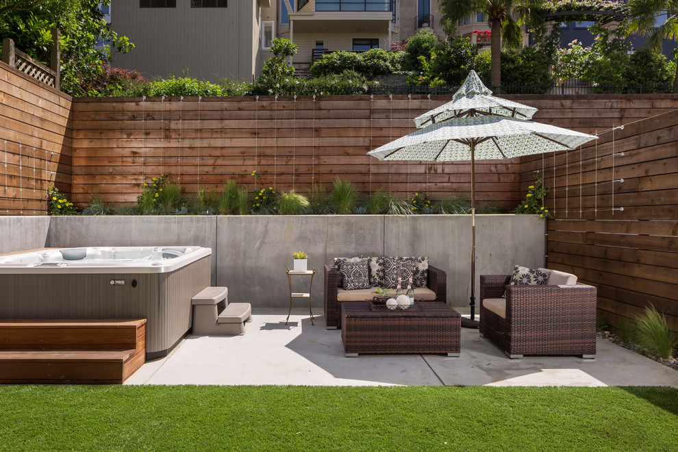 サンフランシスコにあるラグジュアリーな広い、夏のトランジショナルスタイルのおしゃれな庭 (日向) の写真