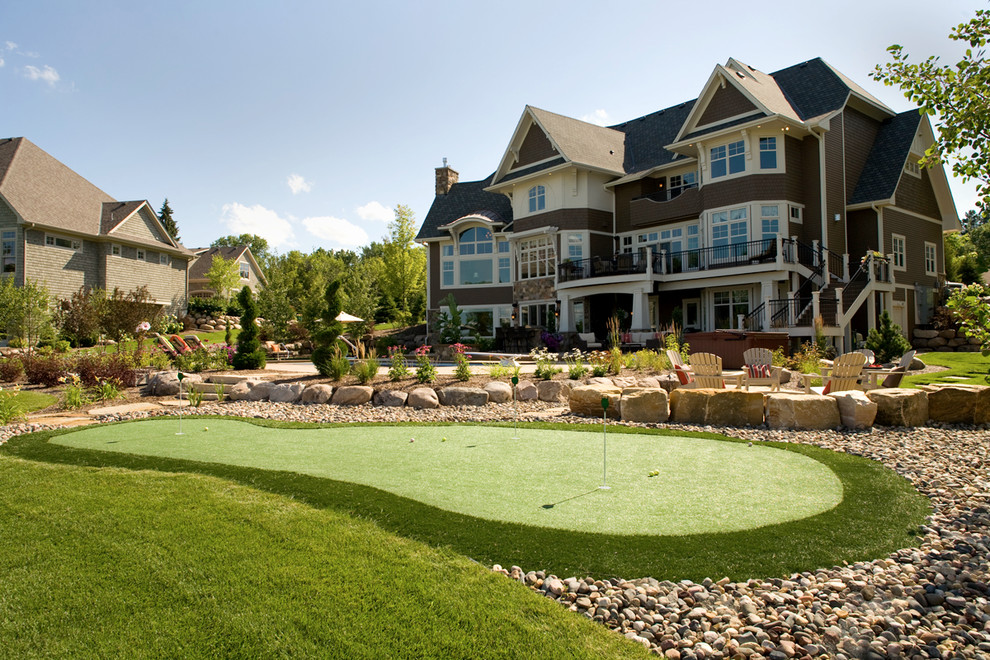 Photo of a traditional landscaping in Minneapolis.