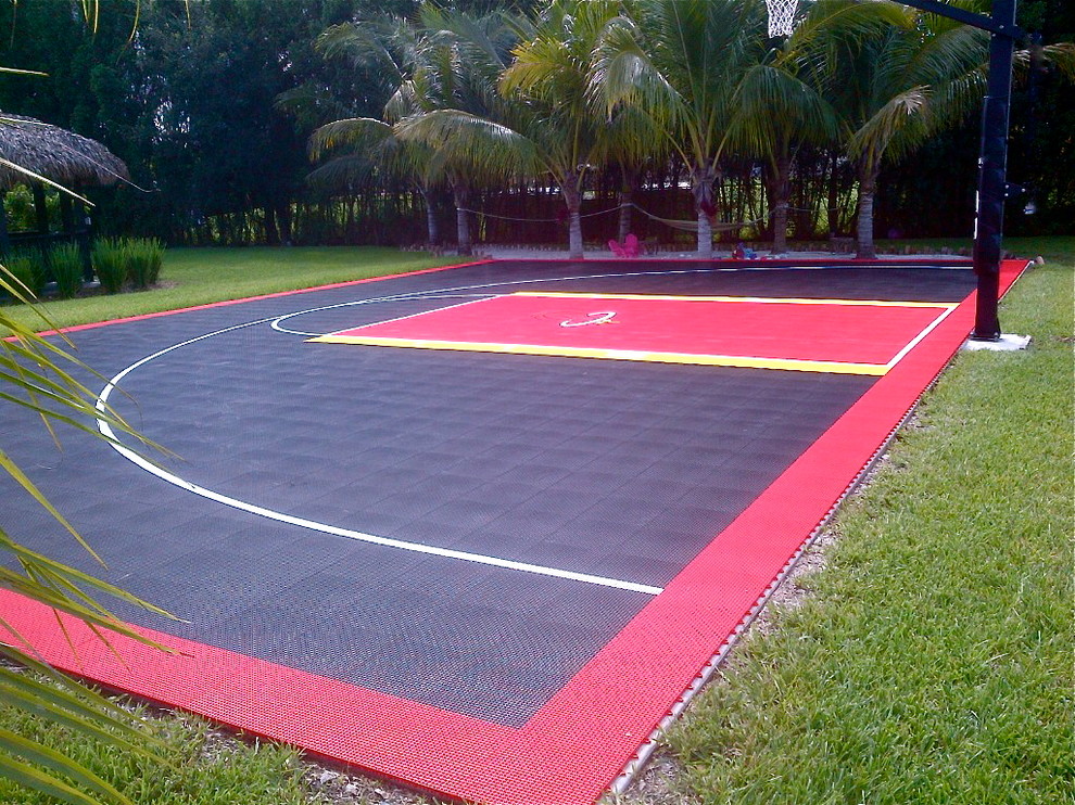 Design ideas for a traditional back garden in Miami with an outdoor sport court.
