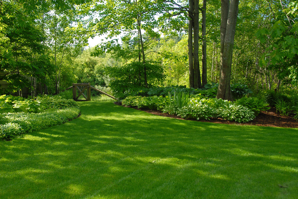 Design ideas for a large classic back partial sun garden for summer in Burlington with a garden path.