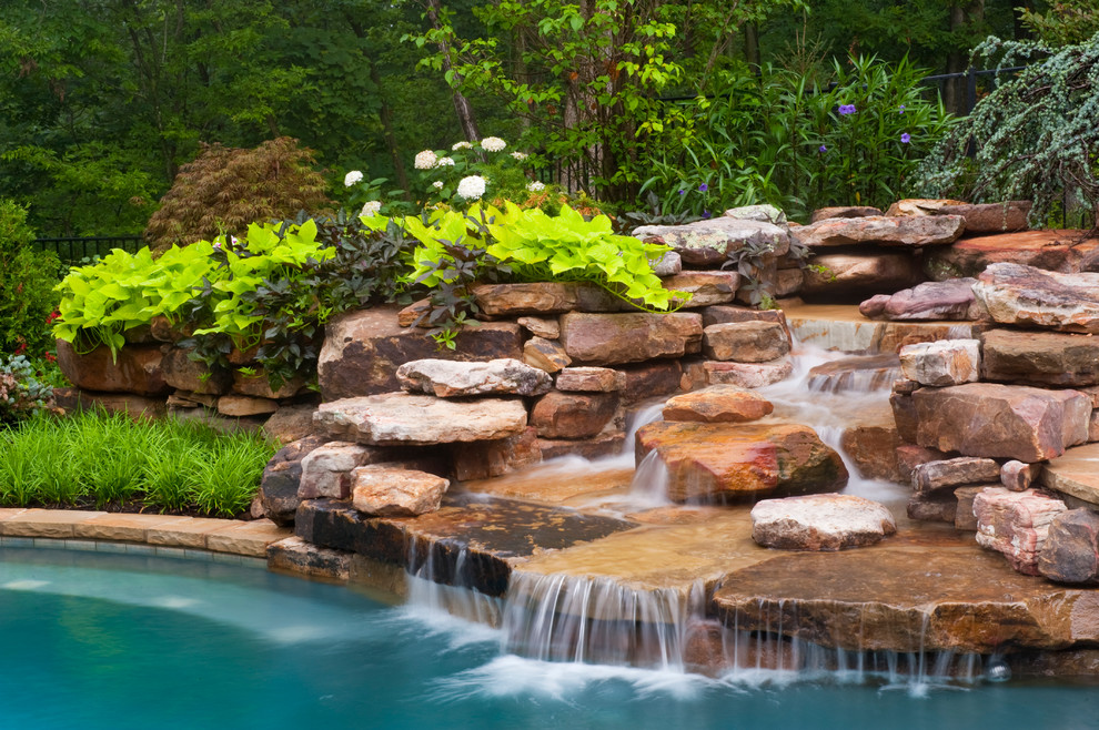 Design ideas for a large traditional landscaping in St Louis.