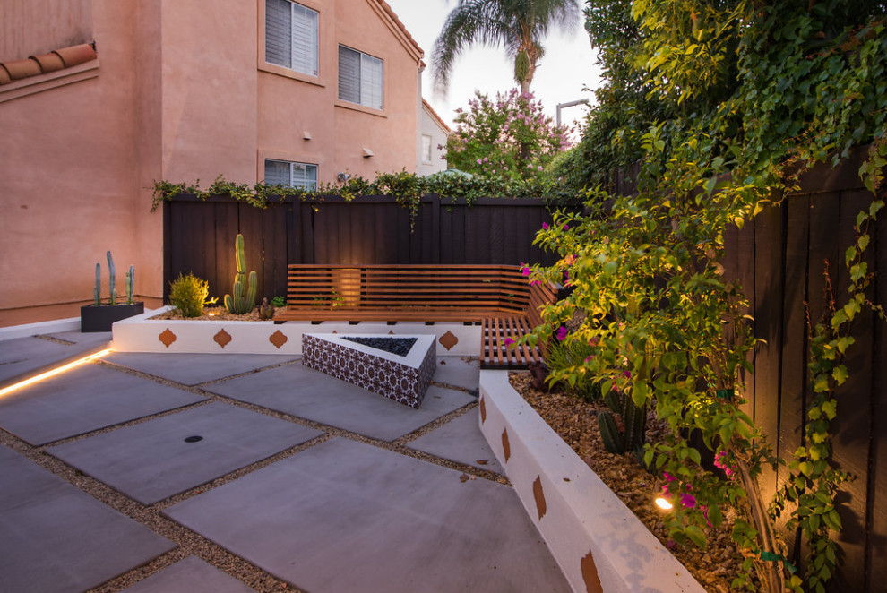 Photo of a small contemporary drought-tolerant, desert and partial sun backyard concrete paver landscaping in Los Angeles for spring.