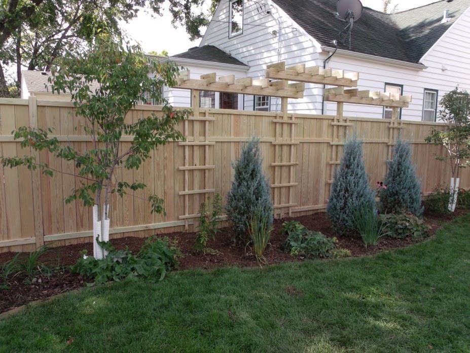 Ispirazione per un grande giardino minimal esposto a mezz'ombra dietro casa in estate con ghiaia