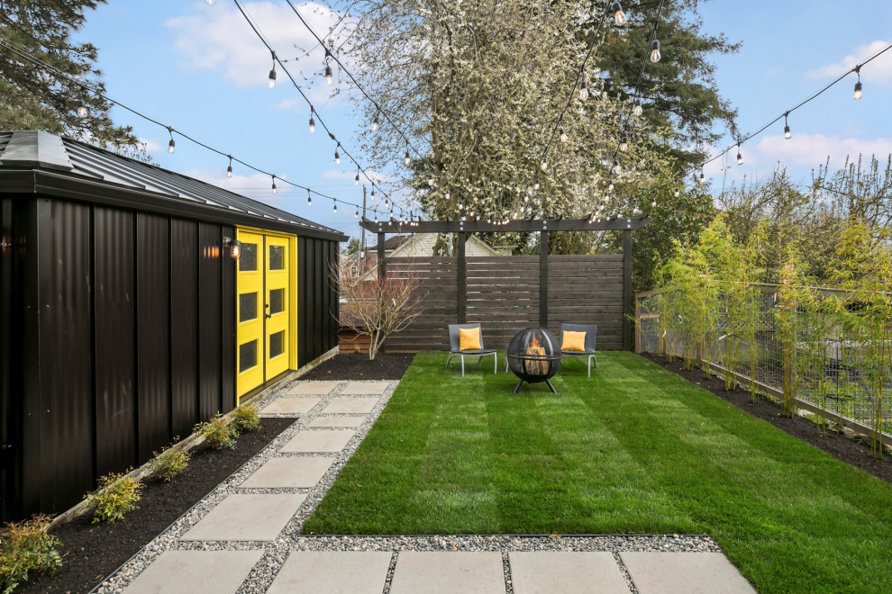 This is an example of a contemporary landscaping in Seattle.