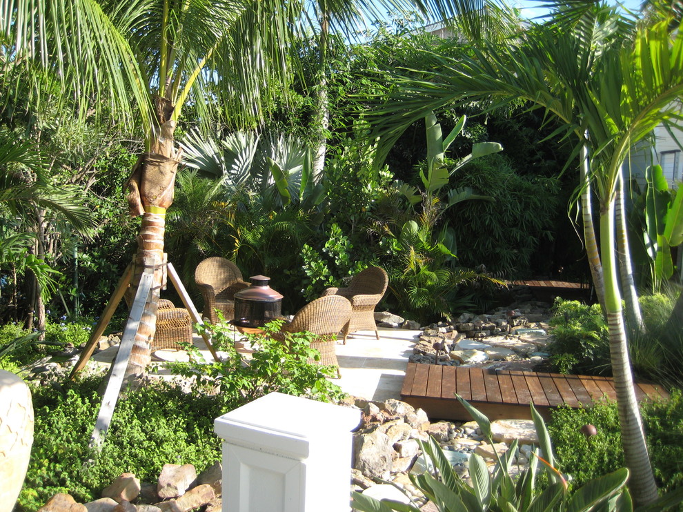 Ispirazione per un giardino tropicale dietro casa