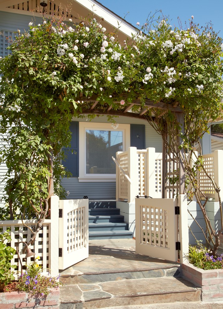 Photo of a coastal front yard landscaping in San Francisco.