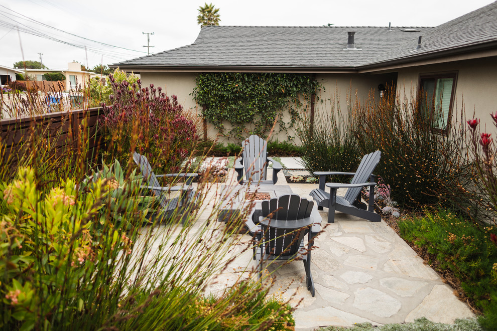 Inspiration for a medium sized contemporary front garden in San Luis Obispo with natural stone paving.