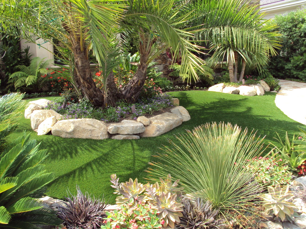 Photo of a traditional landscaping in San Diego.