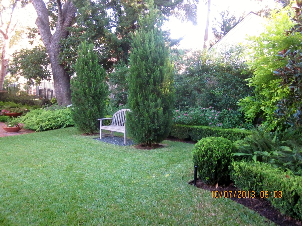 This is an example of a traditional landscaping in Houston.