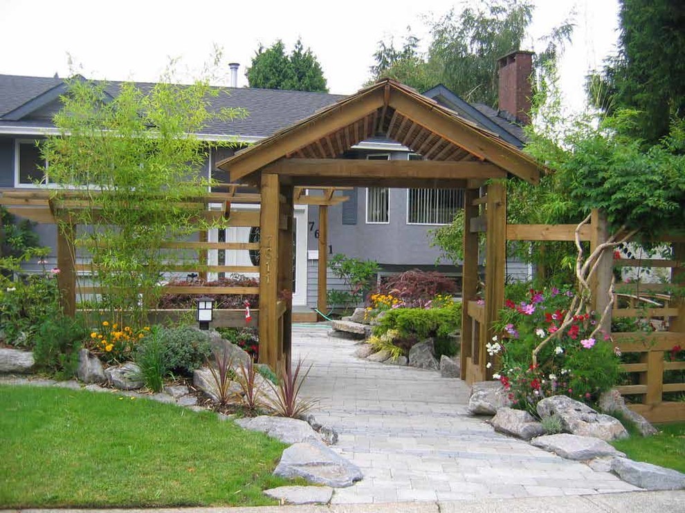 Photo of an asian landscaping in Vancouver.