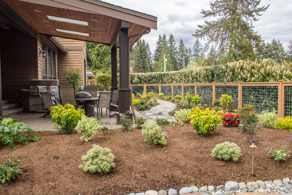 Design ideas for a medium sized traditional back partial sun garden in Seattle with a garden path and mulch.