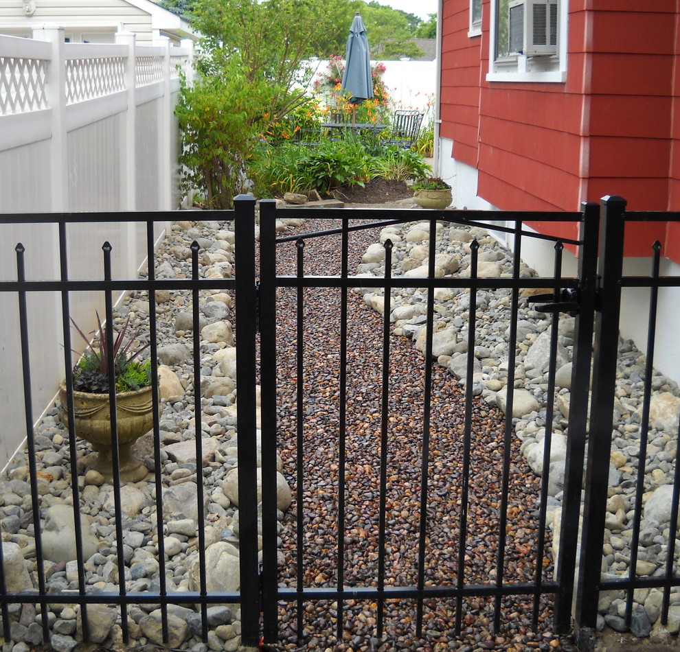 Design ideas for a mid-sized craftsman partial sun side yard gravel landscaping in New York.