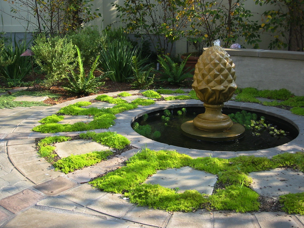 Idée de décoration pour un jardin tradition.