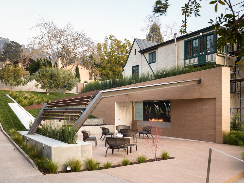 Inspiration for a large contemporary full sun hillside landscaping in San Francisco.