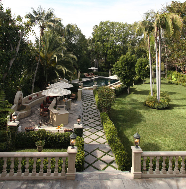 Beverly Hills Manor Exterior - Méditerranéen - Jardin - Los Angeles - par  Arch-Interiors Design Group, Inc. | Houzz