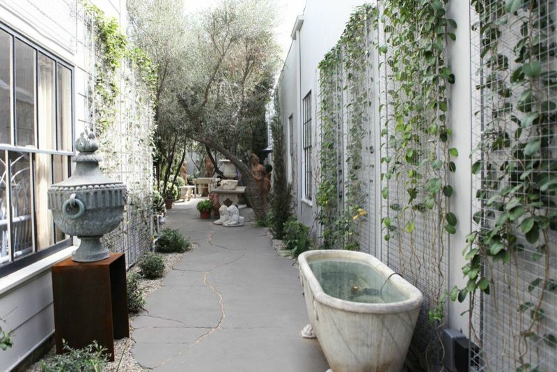 Inspiration for a contemporary garden in Los Angeles with a water feature and concrete paving.