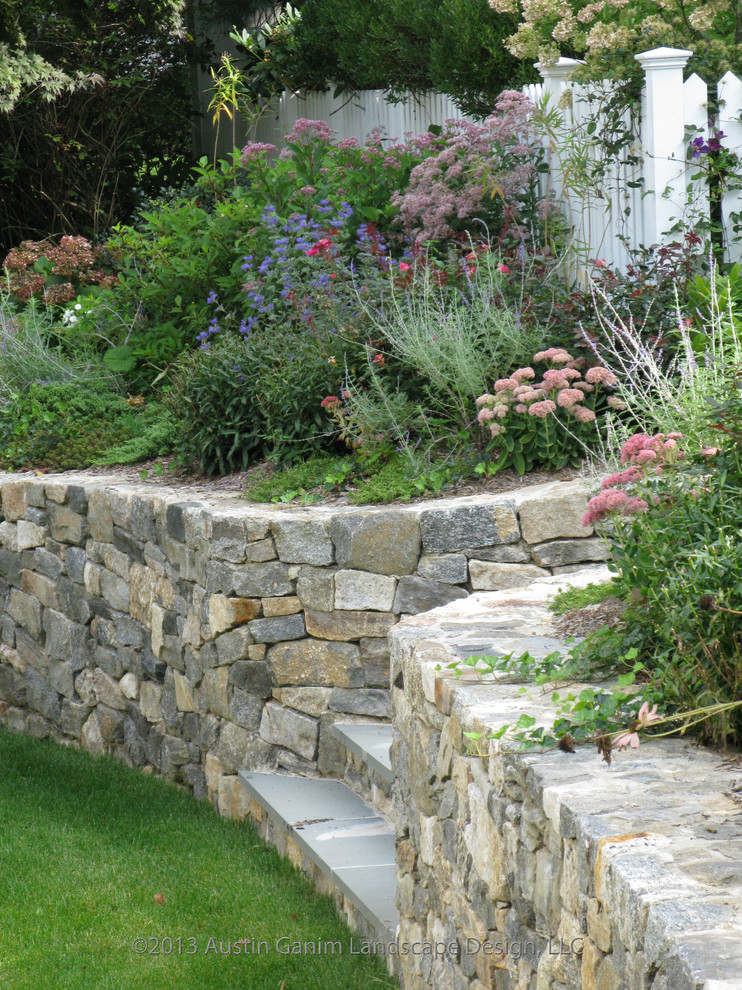 Photo of a traditional full sun side yard stone landscaping in Bridgeport for fall.