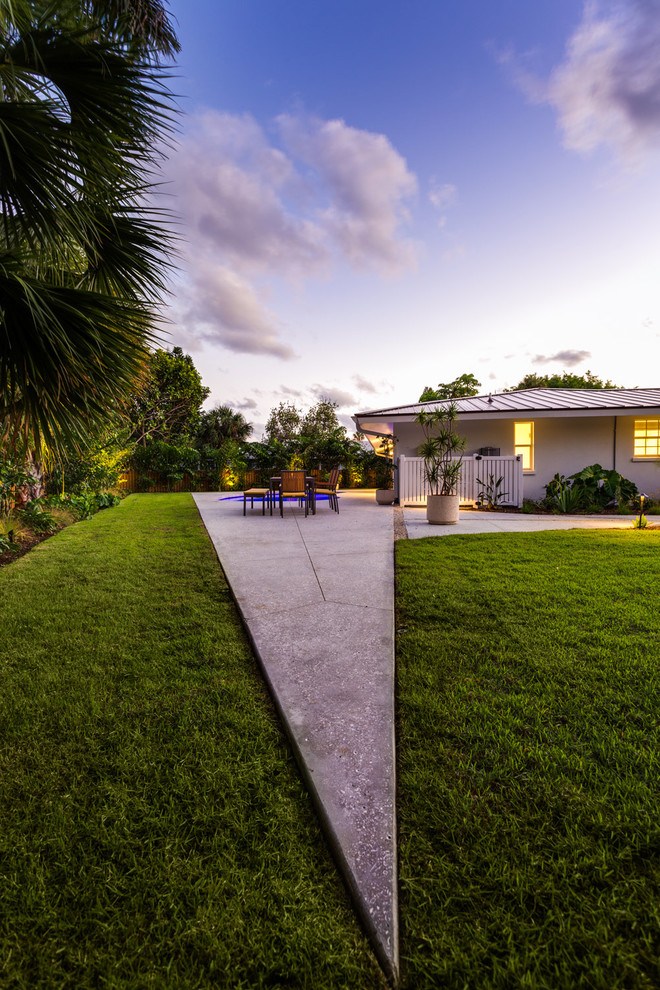 Inspiration for a large mid-century modern full sun backyard concrete paver garden path in Tampa for winter.