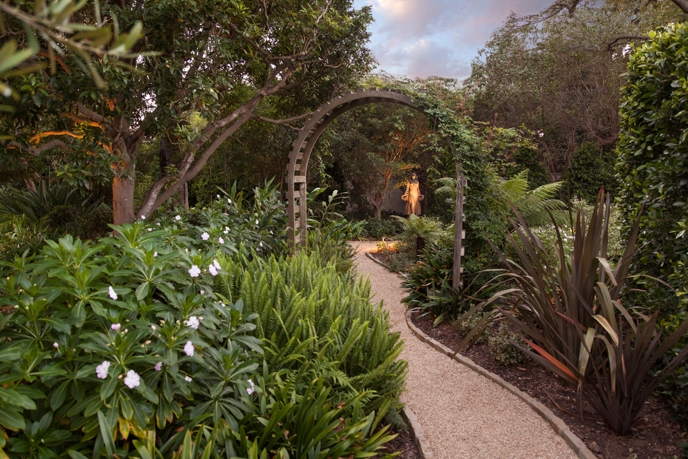 Photo of a mediterranean garden in Santa Barbara.
