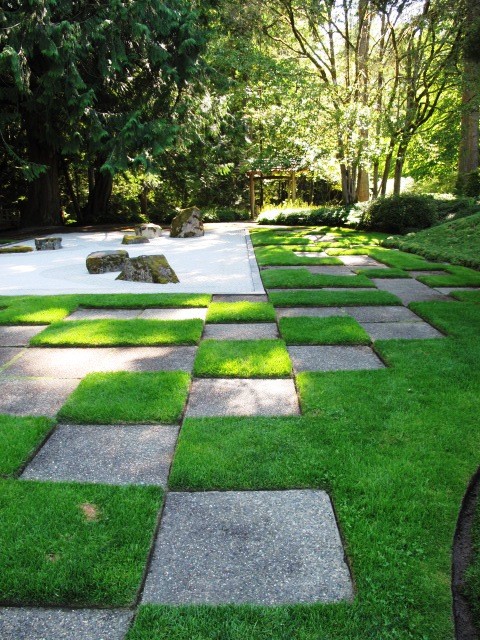 Inspiration for a modern landscaping in Seattle.