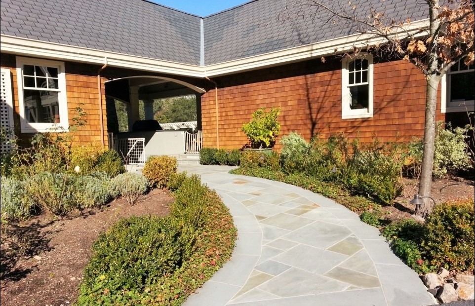 Inspiration for a mid-sized contemporary partial sun side yard stone garden path in San Francisco for summer.