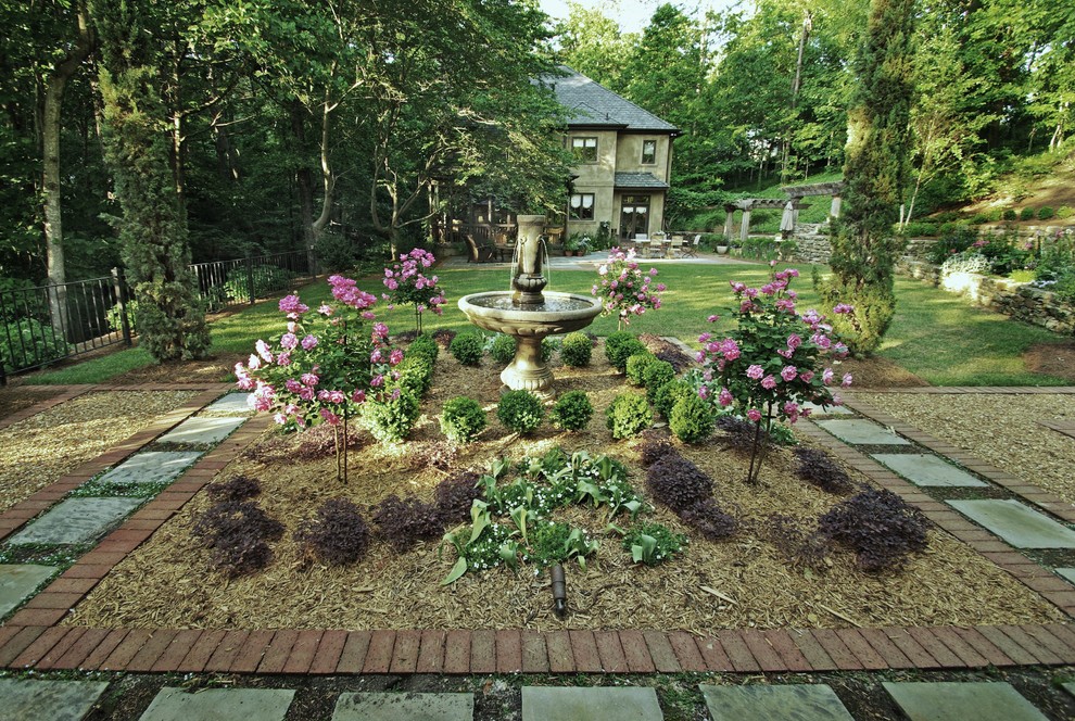 Свежая идея для дизайна: участок и сад на внутреннем дворе в классическом стиле - отличное фото интерьера