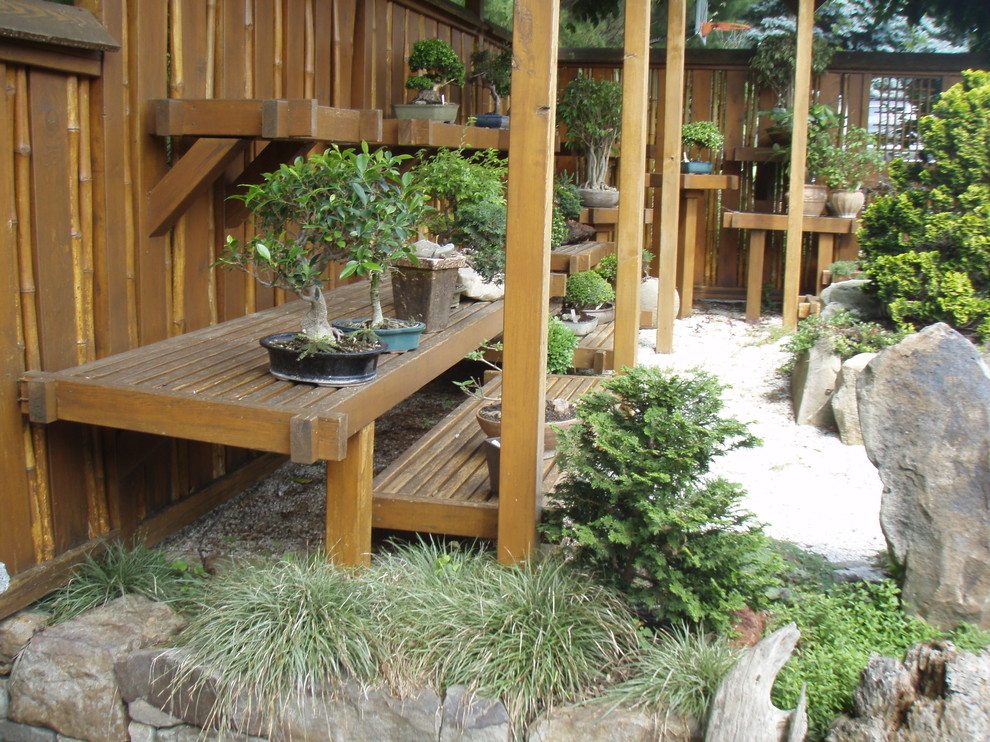 Imagen de jardín de estilo zen pequeño en patio con exposición parcial al sol y gravilla
