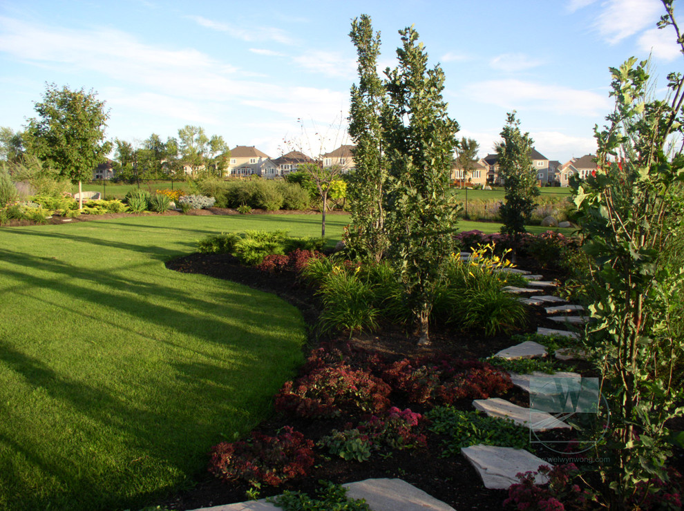 Inspiration for a traditional garden in Ottawa.