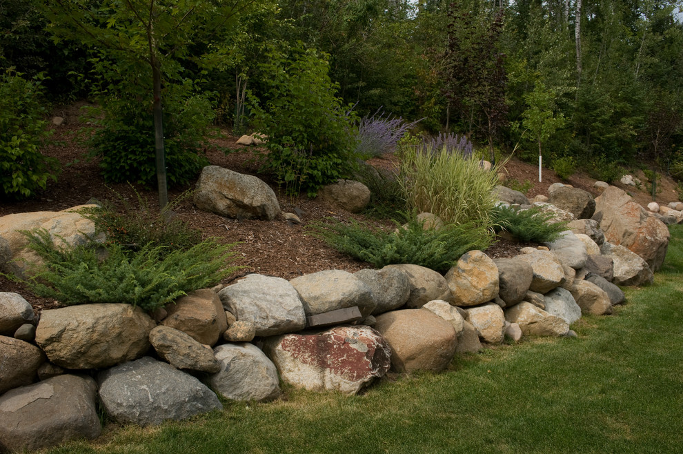 Boulder Walls Traditional Landscape Minneapolis by Miller Creek