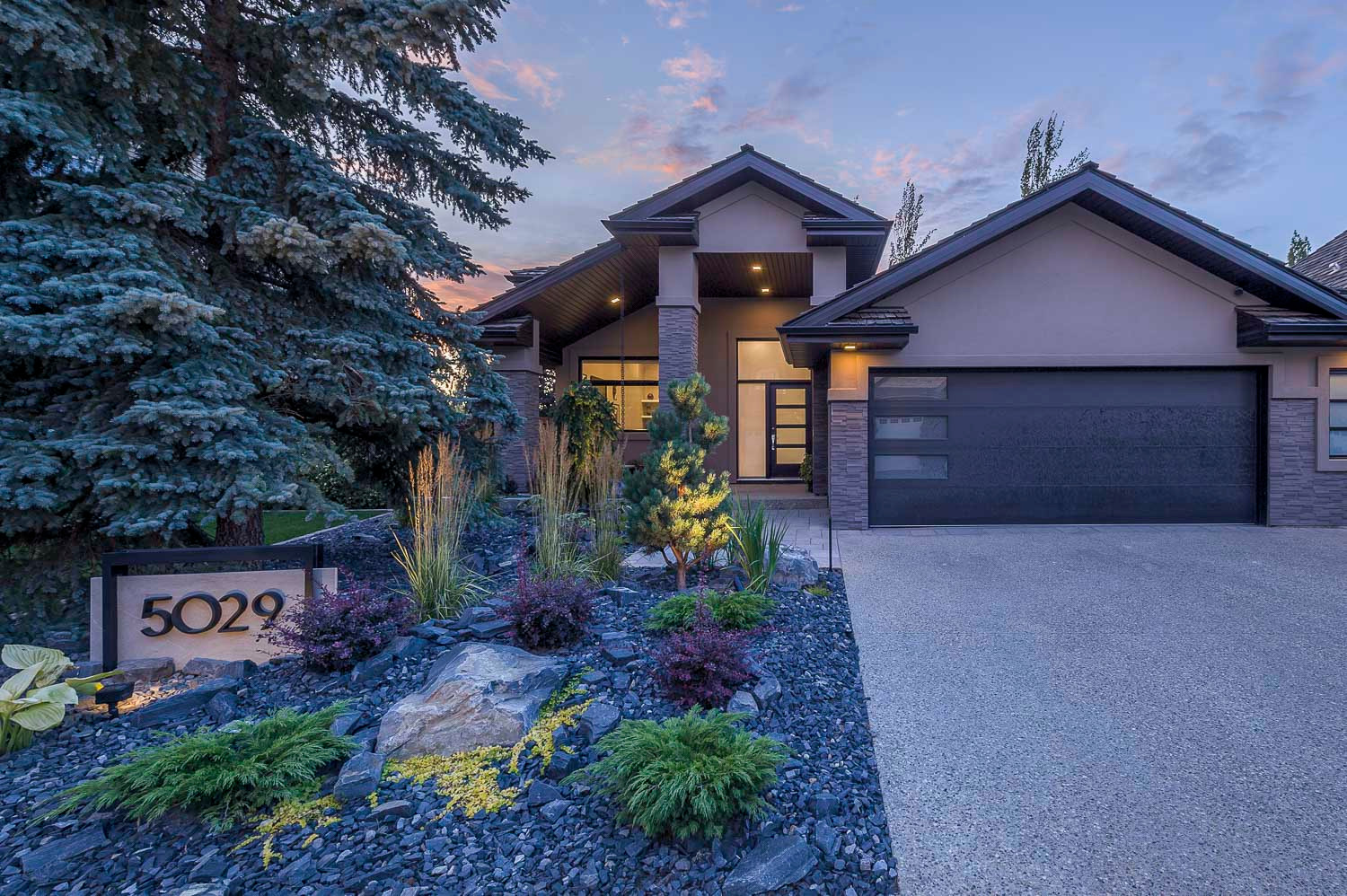 小さなおしゃれな庭 (庭石) の画像 75選 - 2025年4月 | Houzz