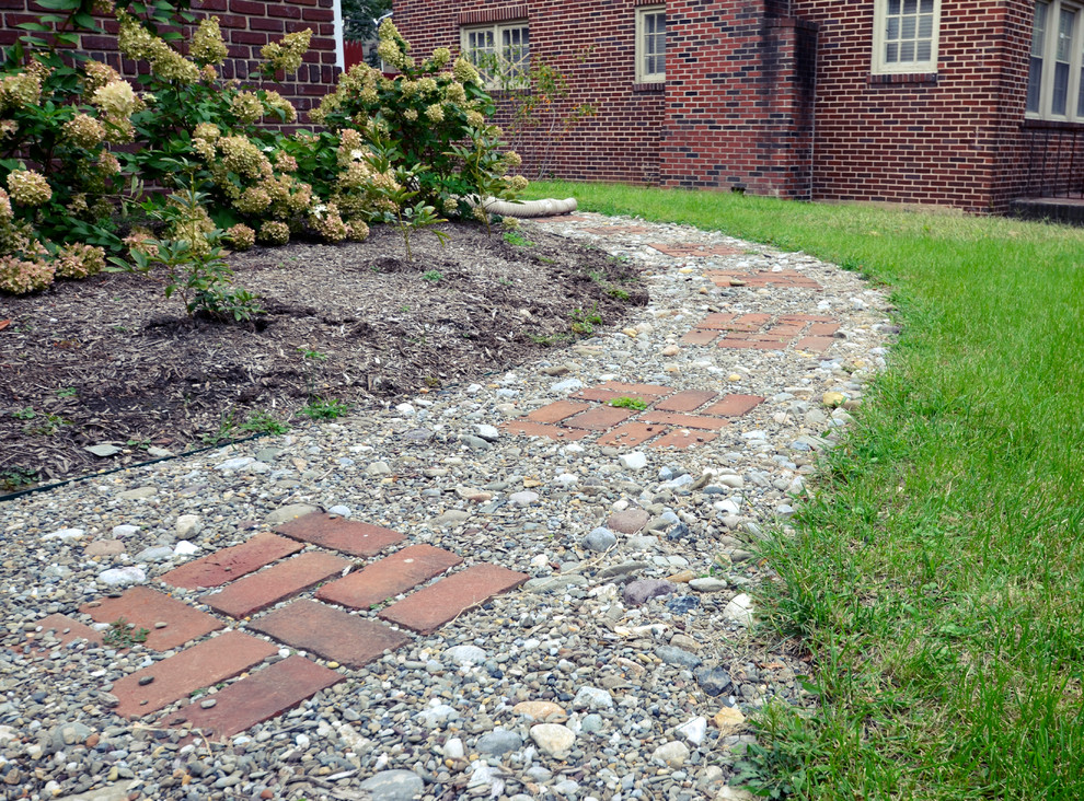 Photo of a mid-sized traditional partial sun side yard stone landscaping in Baltimore for summer.