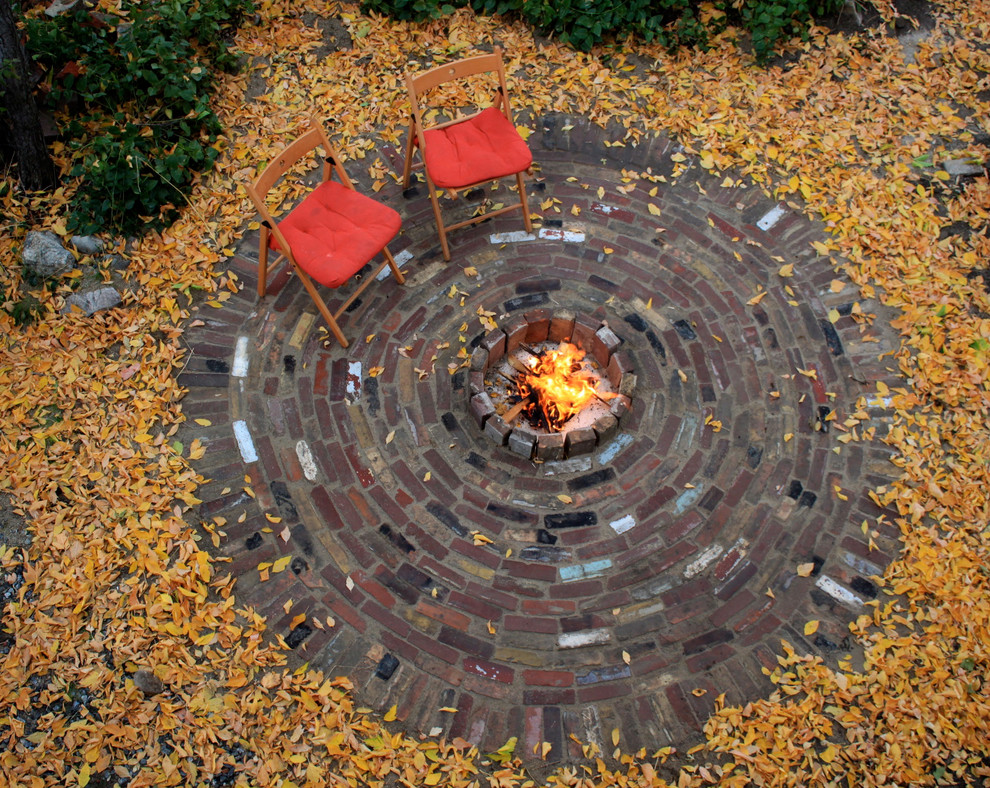 Photo of a contemporary landscaping in Salt Lake City.