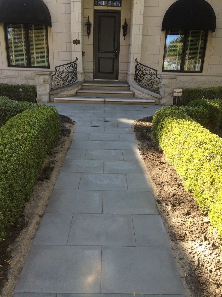 Photo of a classic back garden in Detroit with natural stone paving.