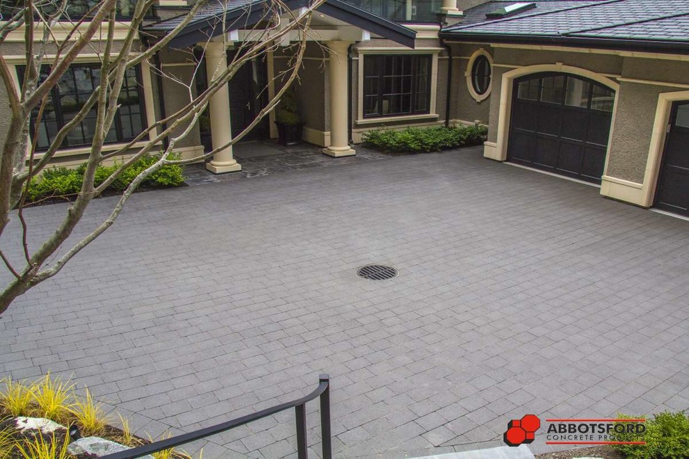 British Properties Transitional Garden Vancouver by CREATIVE