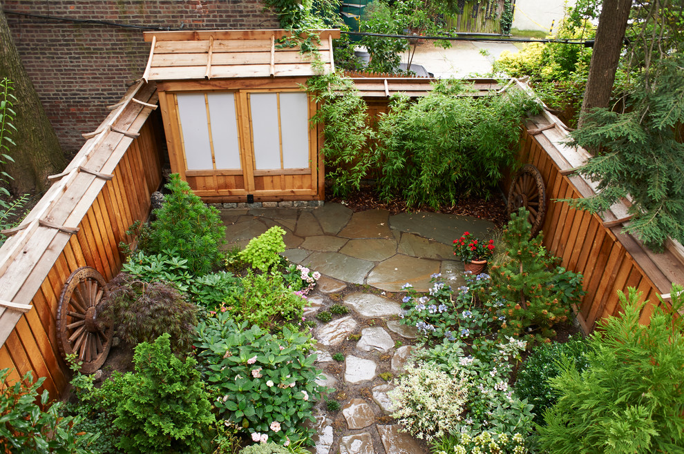 Свежая идея для дизайна: участок и сад на крыше в классическом стиле с мощением тротуарной плиткой - отличное фото интерьера