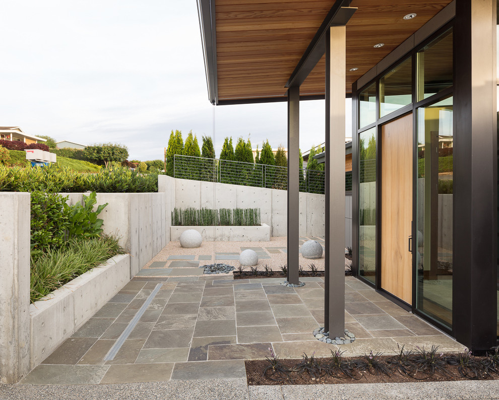 Ispirazione per un giardino formale minimalista esposto a mezz'ombra di medie dimensioni e in cortile con ghiaia