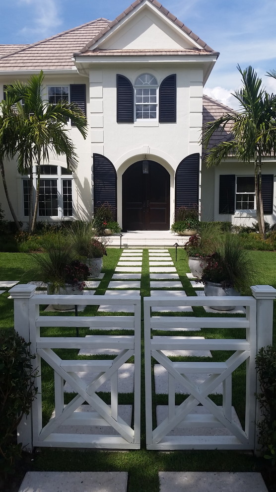 Bryn Mawr Beach Style Landscape Orlando by Paradigm Outdoor LLC