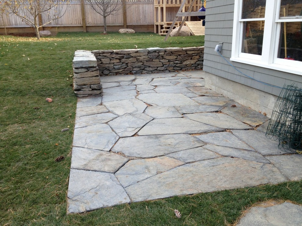 This is an example of a contemporary landscaping in Burlington.