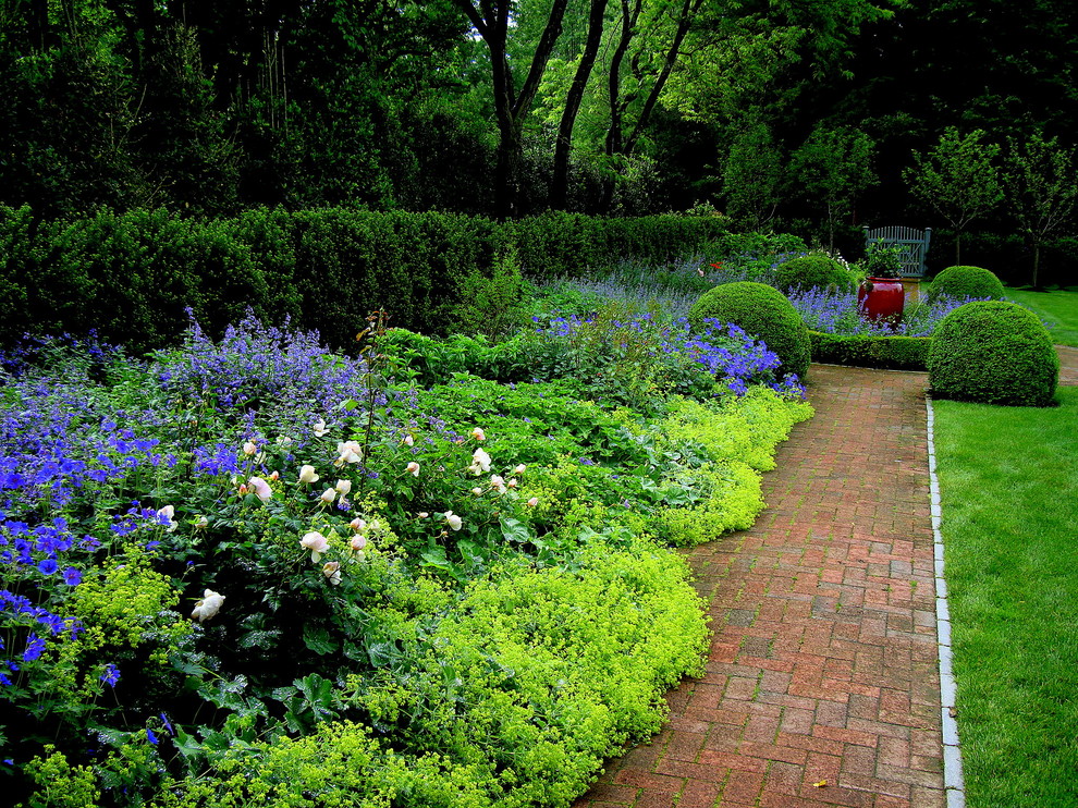 Butterfly garden Traditional Landscape New York by Morano Landscape Garden Design Ltd