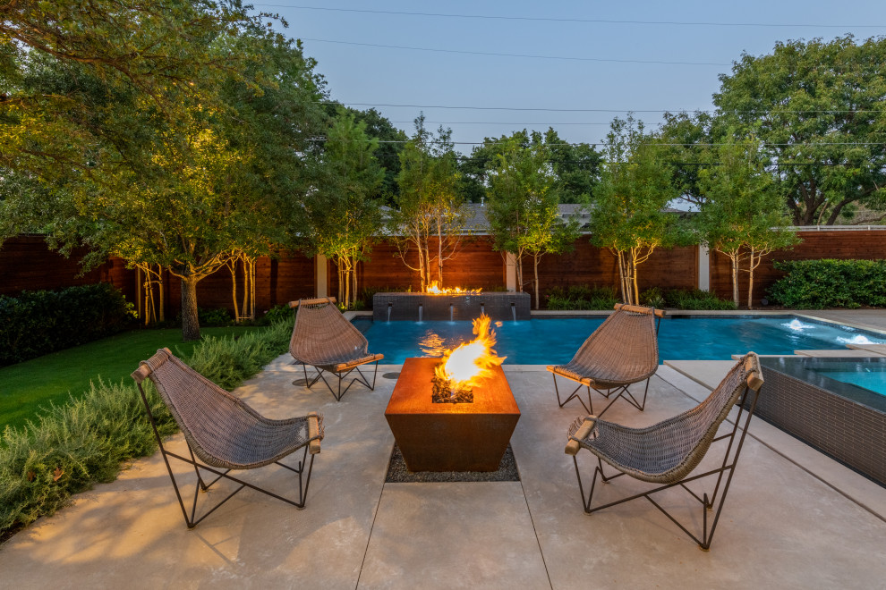 Photo of a large contemporary back garden in Dallas with a water feature.
