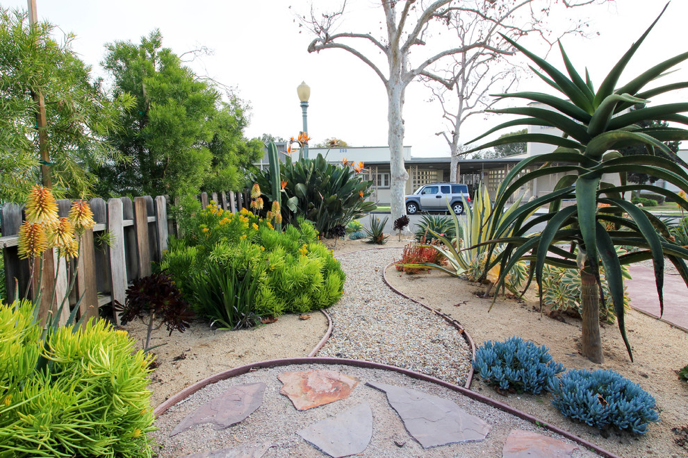 Kleiner, Halbschattiger Eklektischer Garten in Los Angeles