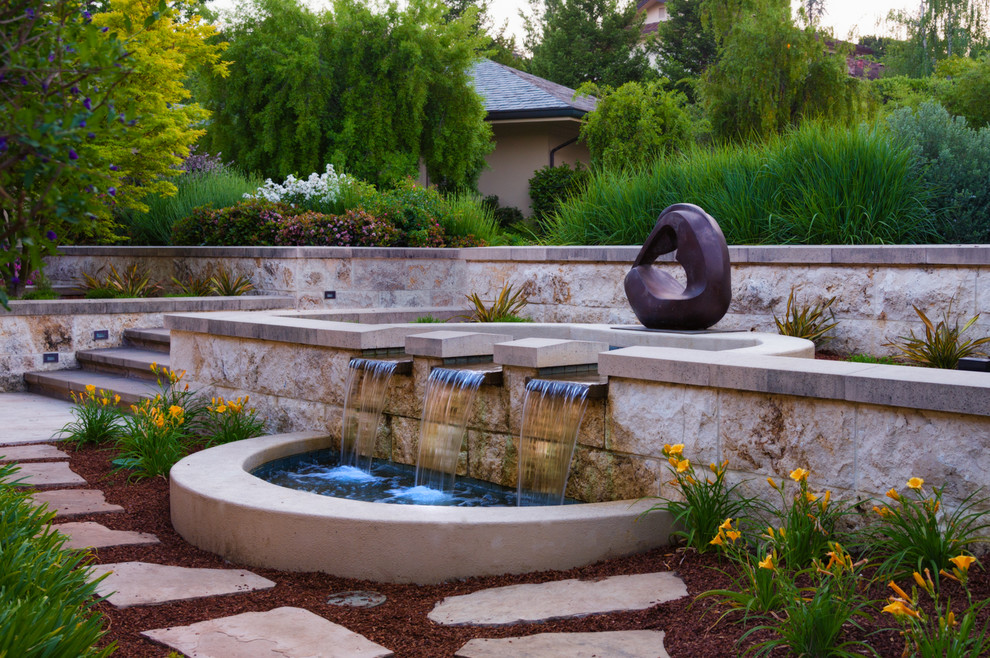 This is an example of a contemporary garden in San Francisco with a water feature.