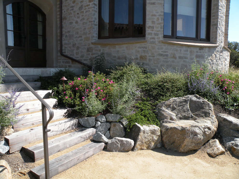 Photo of a rustic garden in San Francisco with a retaining wall.